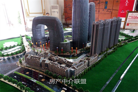 河畔豪庭3室2厅2卫83万122m2简单装修出售